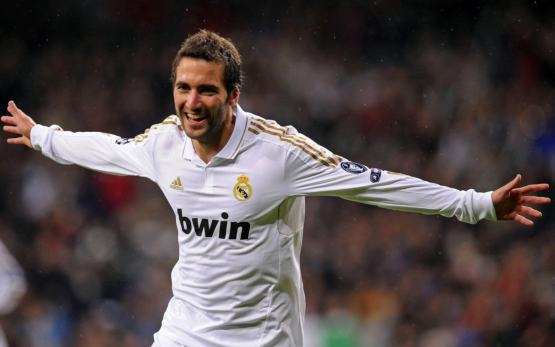 东契奇回归赛场，连败首场状态亮眼，快船观众沸腾！